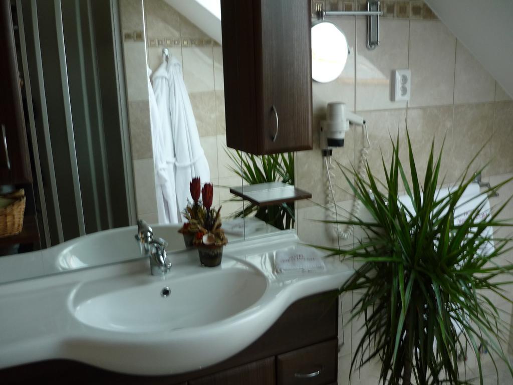 Oereg Malom Hotel Csepreg Habitación foto