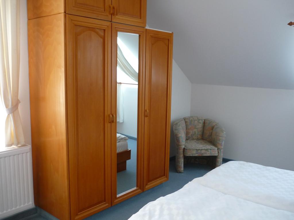 Oereg Malom Hotel Csepreg Habitación foto
