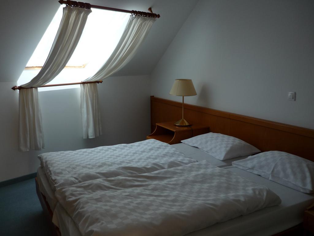 Oereg Malom Hotel Csepreg Habitación foto
