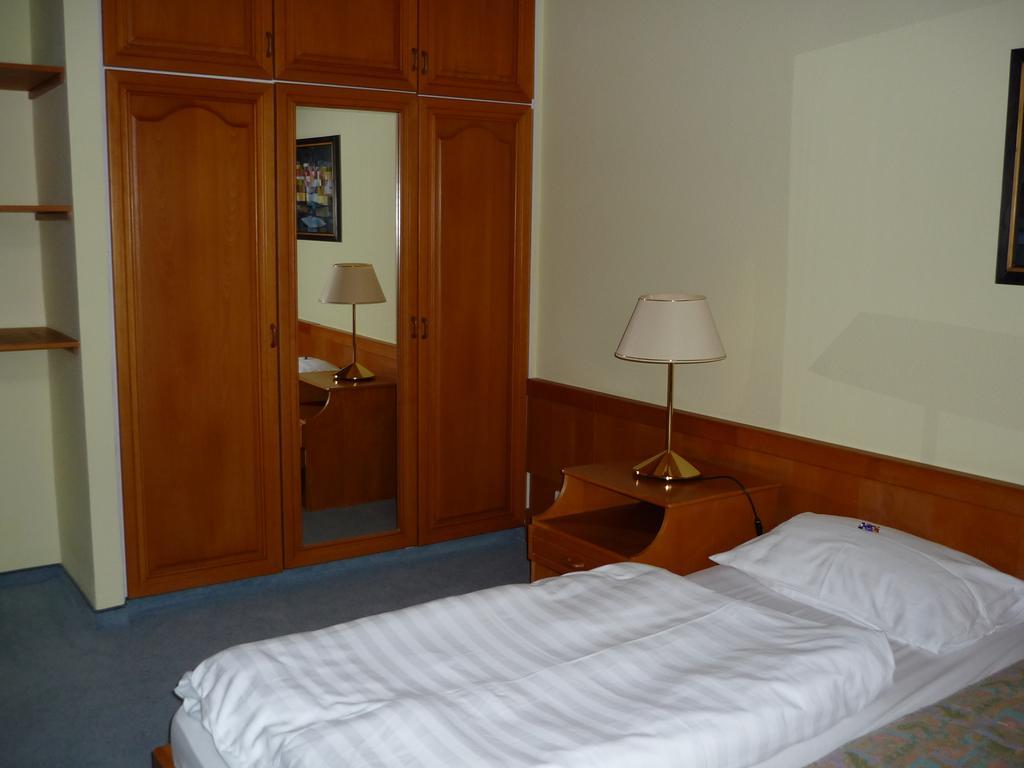 Oereg Malom Hotel Csepreg Habitación foto